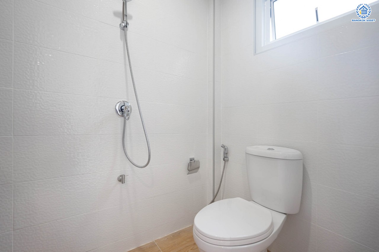 บ้านมือสองตกแต่งใหม่ ดีไซน์สวย ม.101การ์เด้นวิลล์ ลาดพร้าว เนื้อที่ 18 ตร.ว. ฟังก์ชัน 3 ห้องนอน 2 ห้องน้ำ จอดรถได้ 1 คัน รองรับทุกกิจกรรม บนทำเลเชื่อมต่อหลายเส้นทาง อาทิ ถนนประเสริฐมนูกิจ, ถนนนวมินทร์ และถนนลาดพร้าว ใกล้จุดขึ้นทางด่วน "รามอินทรา"...